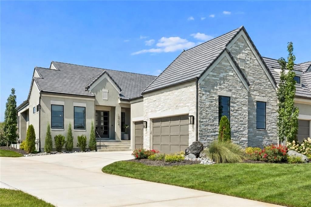 Photo 1 of 44 - 13704 Pembroke Lane, Leawood, KS 66224