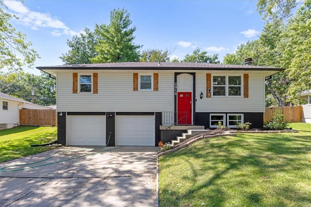 3916 S Crackerneck Road, Independence, MO: listing photo 2