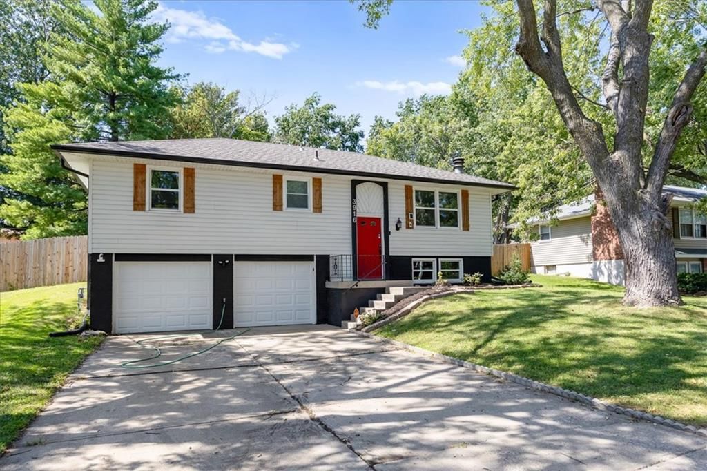 Photo 5 of 38 - 3916 S Crackerneck Road, Independence, MO 64055