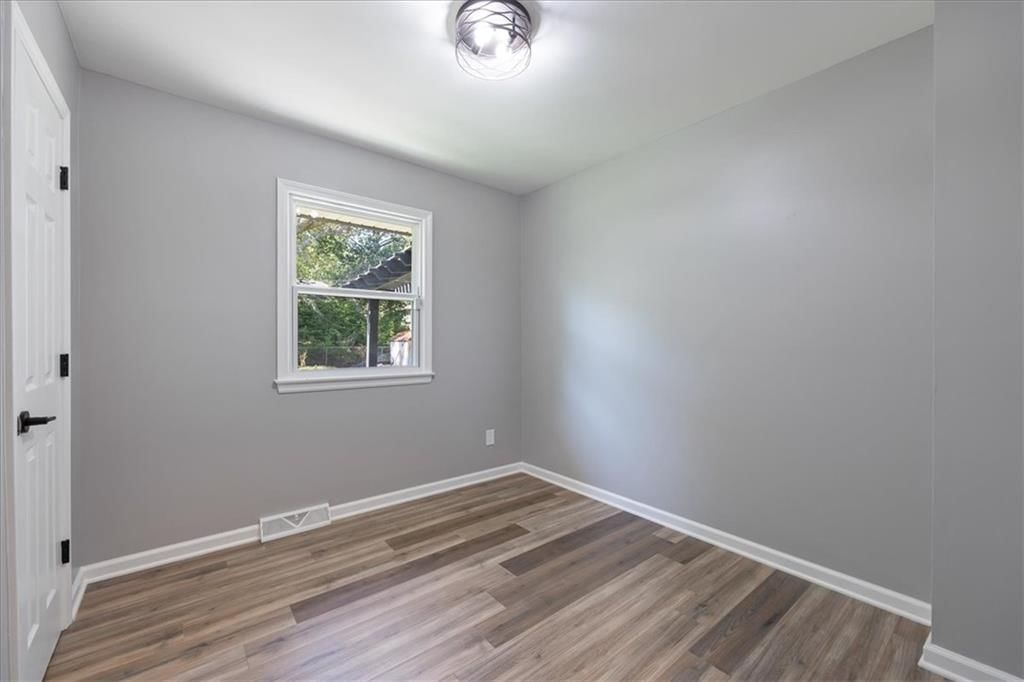 Photo 17 of 38 - 3916 S Crackerneck Road, Independence, MO 64055