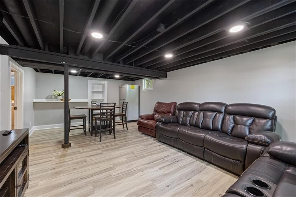 Photo 21 of 38 - 3916 S Crackerneck Road, Independence, MO 64055