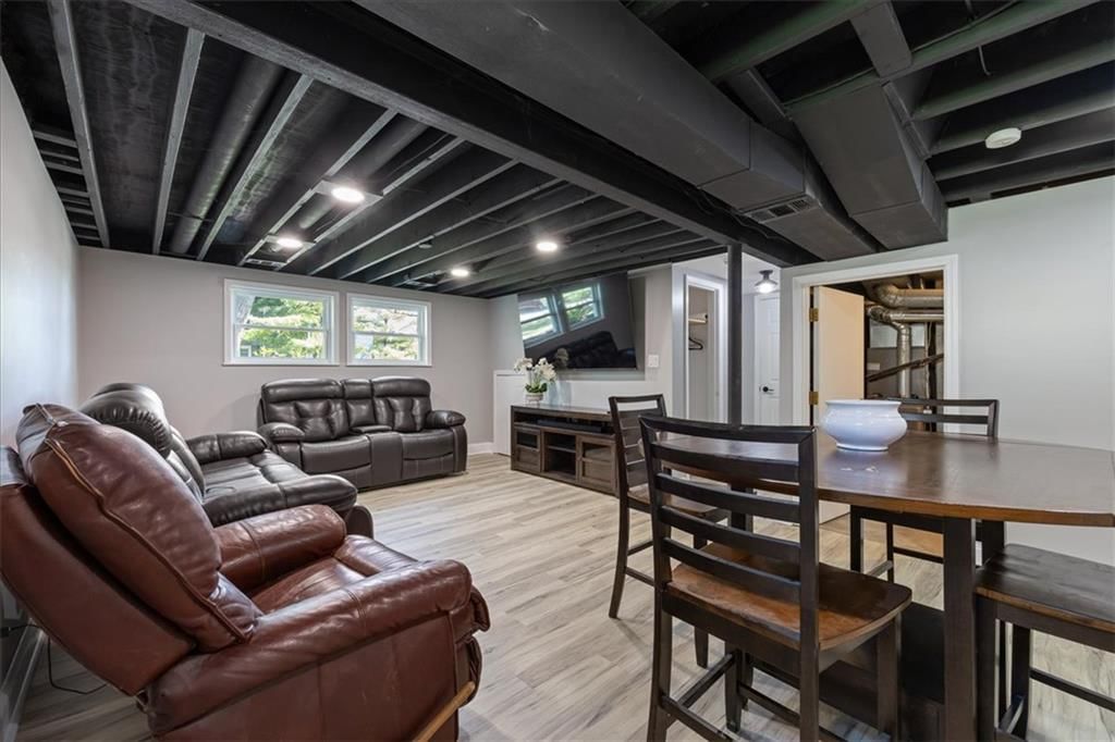 Photo 22 of 38 - 3916 S Crackerneck Road, Independence, MO 64055