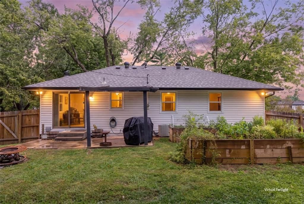 Photo 28 of 38 - 3916 S Crackerneck Road, Independence, MO 64055