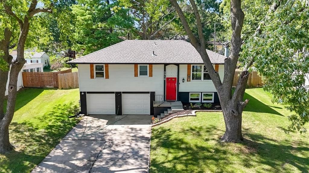 Photo 31 of 38 - 3916 S Crackerneck Road, Independence, MO 64055