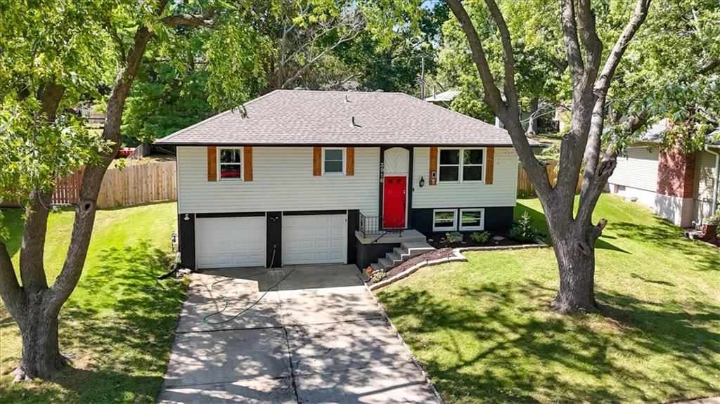 Photo 32 of 38 - 3916 S Crackerneck Road, Independence, MO 64055