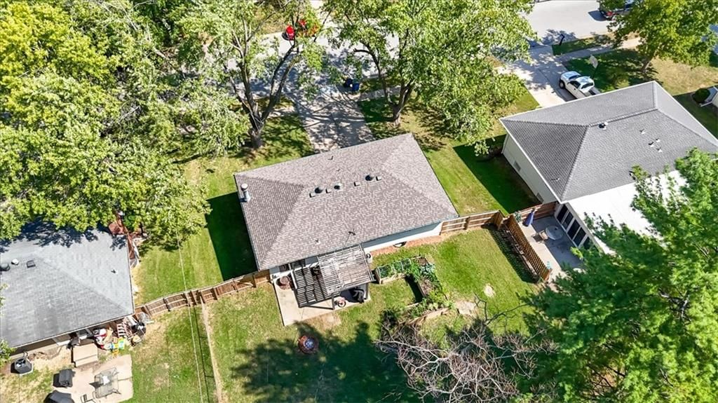 Photo 33 of 38 - 3916 S Crackerneck Road, Independence, MO 64055