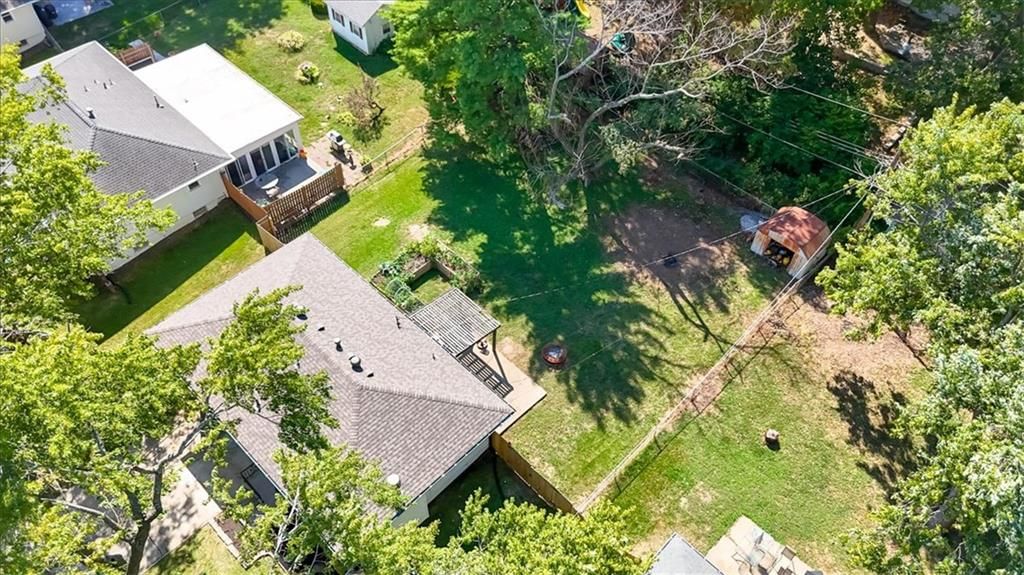 Photo 35 of 38 - 3916 S Crackerneck Road, Independence, MO 64055