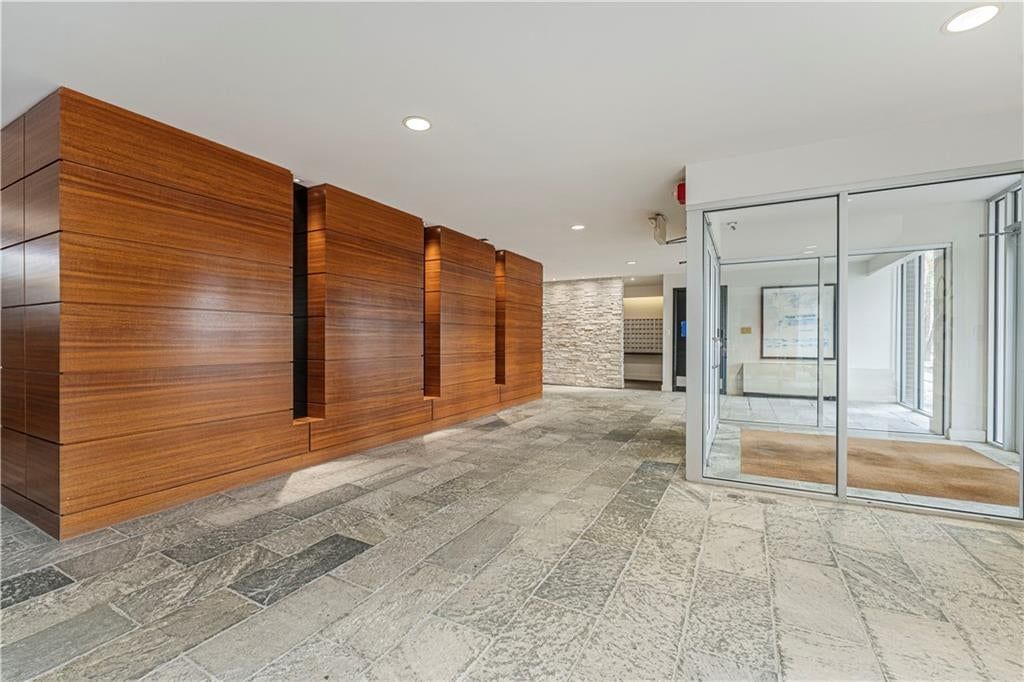 600 E 8th Street — photo 3