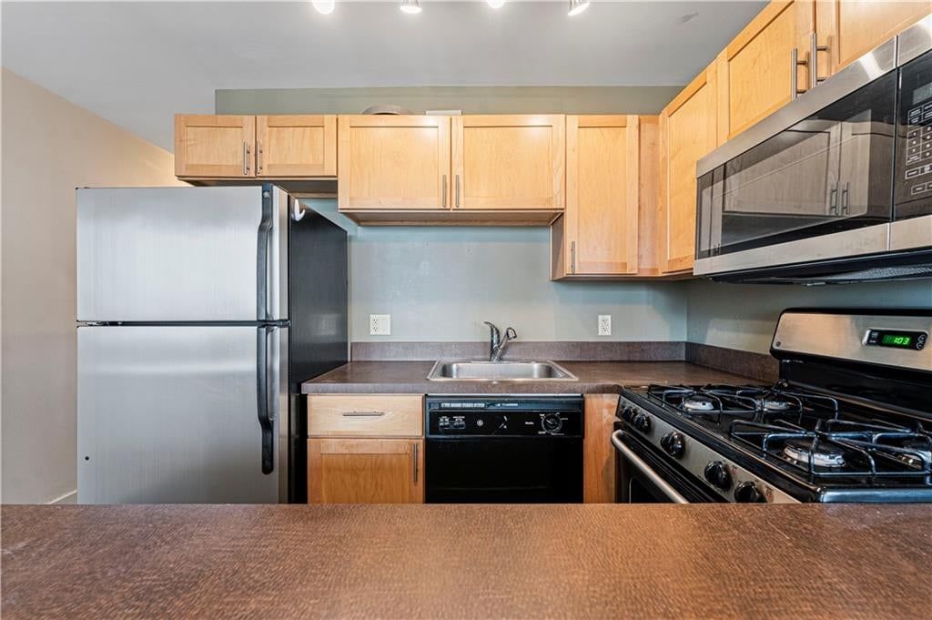 600 E 8th Street — photo 20