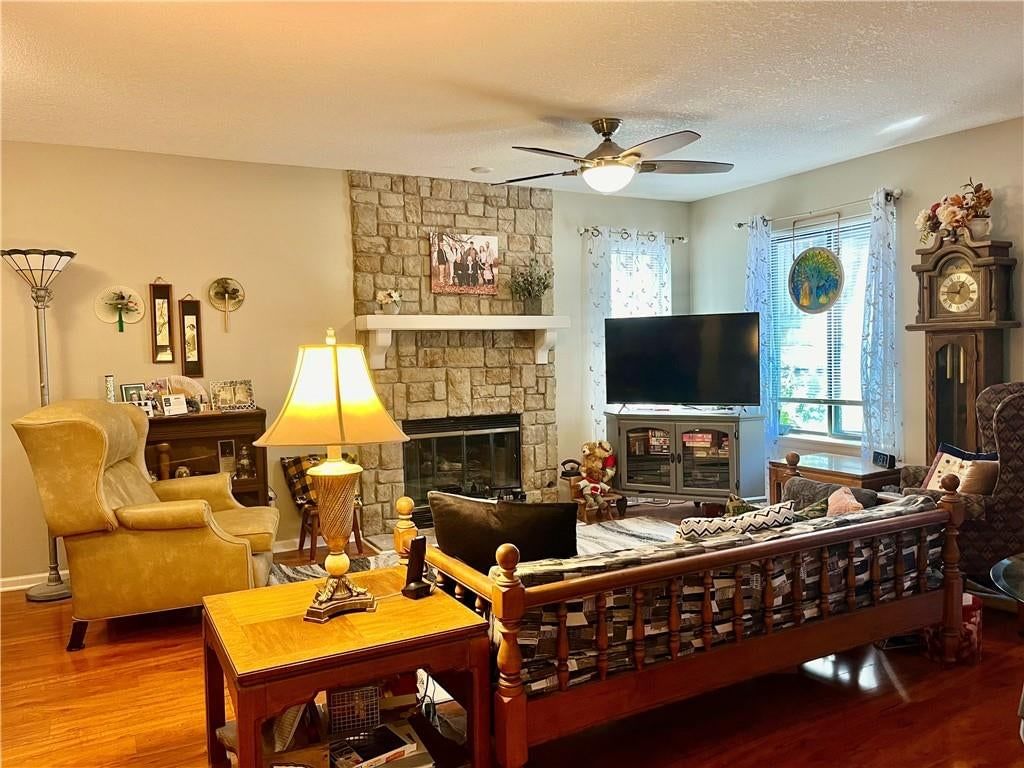 303 E Partridge Avenue — photo 18