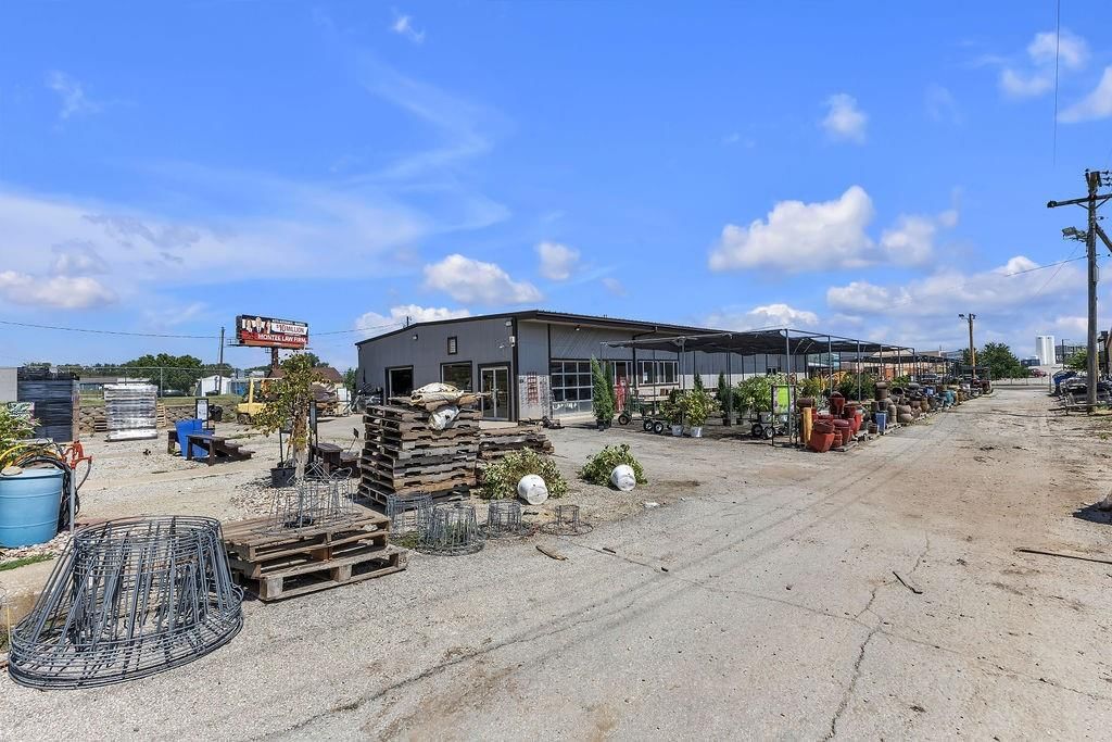 2424 N Belt Highway — photo 29