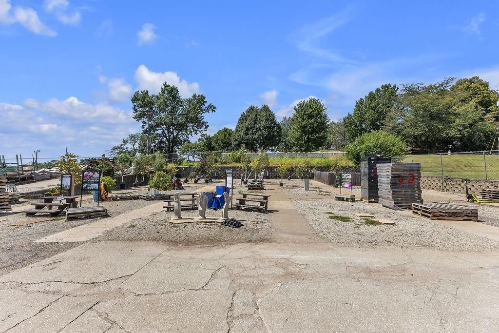 2424 N Belt Highway — photo 30