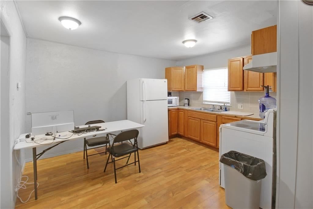 3916 Main Street — photo 14