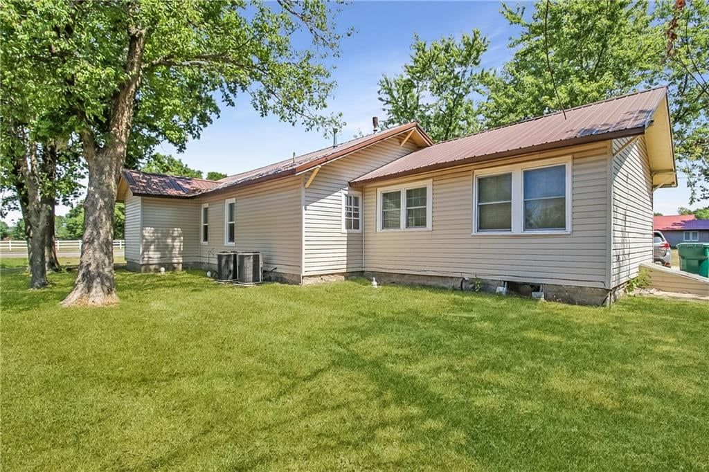 3916 Main Street — photo 25