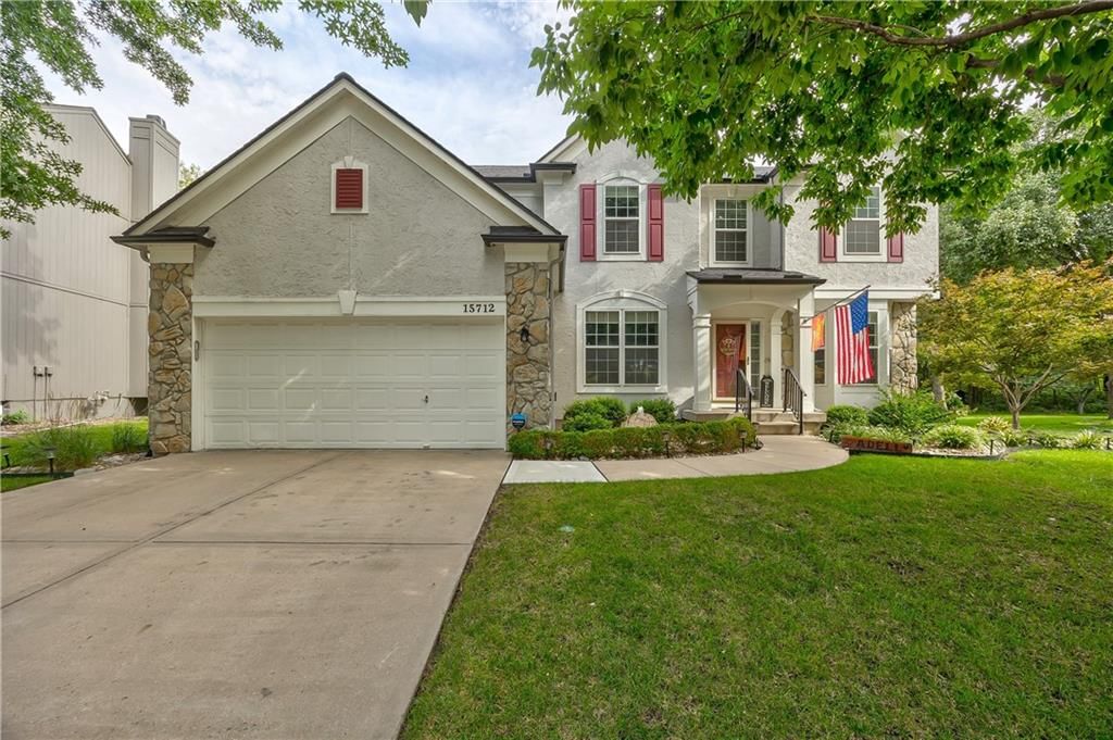 15712 W 158th Terrace, Olathe, KS: listing photo 2