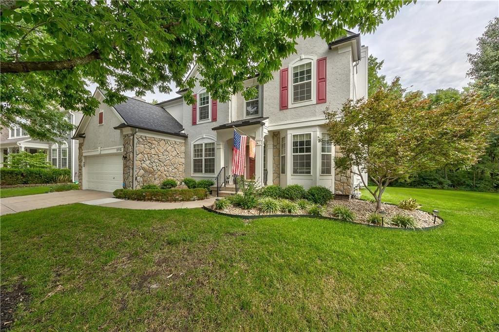 15712 W 158th Terrace, Olathe, KS: listing photo 3