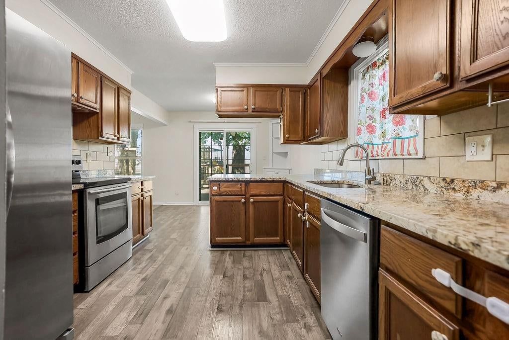 328 N Cherry Street — photo 8