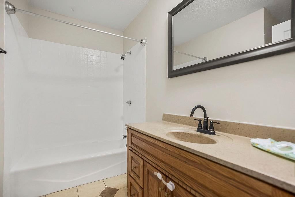 328 N Cherry Street — photo 16