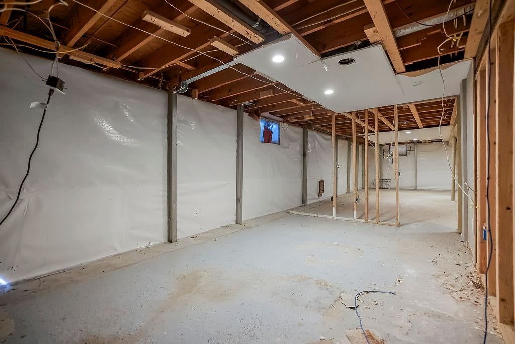 328 N Cherry Street — photo 21