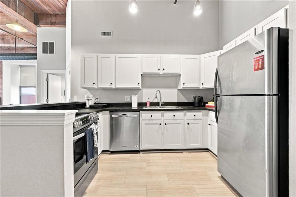 308 W 8th Street — photo 7