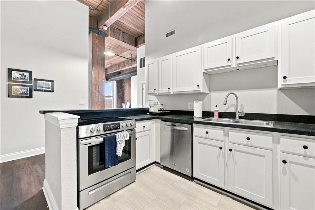 308 W 8th Street — photo 8