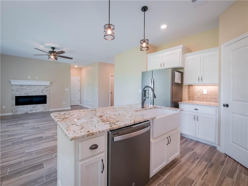 1305 NE White Oaks Lane — photo 6