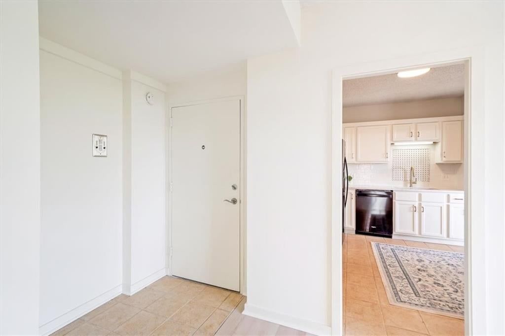 333 W Meyer Boulevard — photo 5