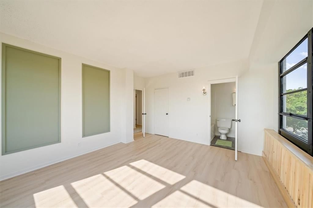 333 W Meyer Boulevard — photo 15