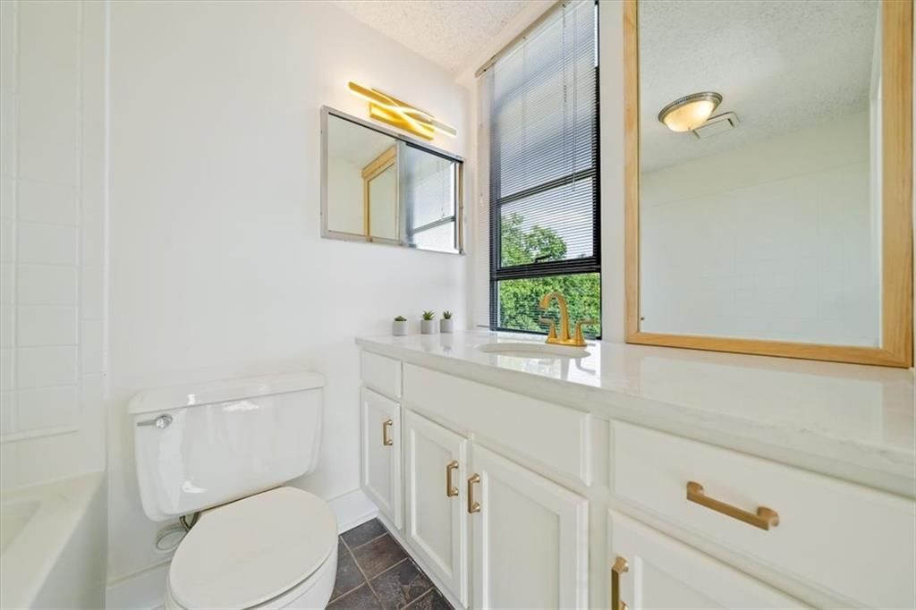 333 W Meyer Boulevard — photo 16