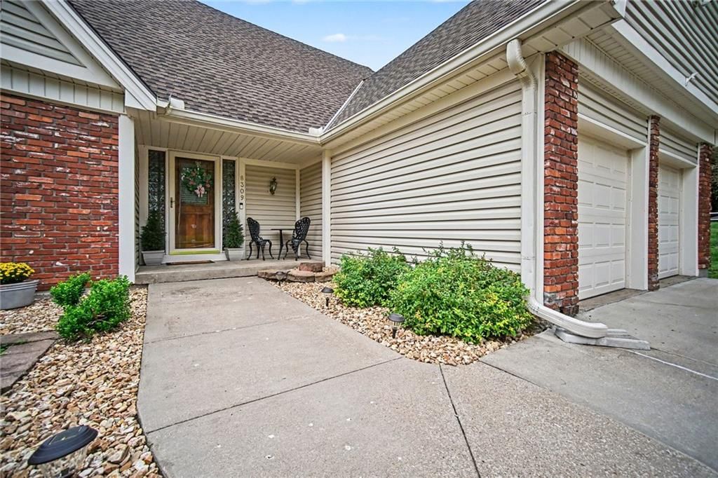 8309 N Marston Avenue, Kansas City, MO: listing photo 2