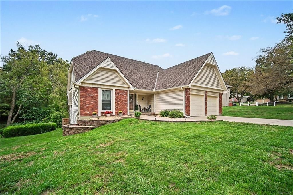 8309 N Marston Avenue, Kansas City, MO: listing photo 3