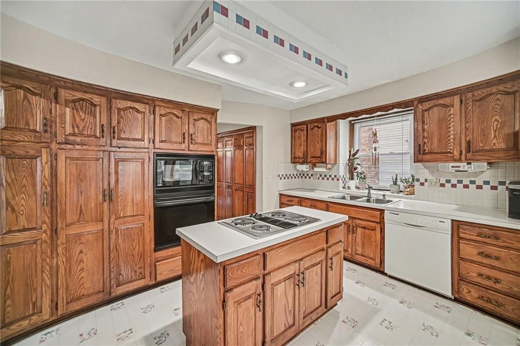 Photo 11 of 29, 8309 N Marston Avenue, Kansas City, MO 64151