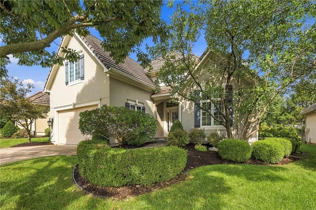 5272 W 150th Terrace, Leawood, KS