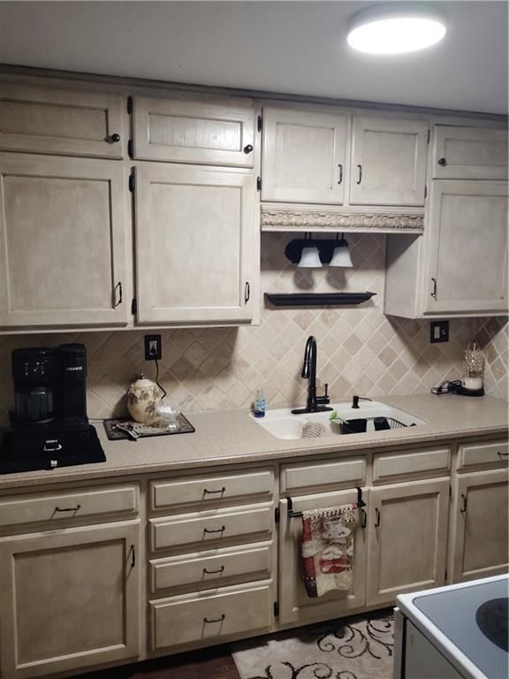 4503 NE 50th Street, Kansas City, MO: listing photo 3