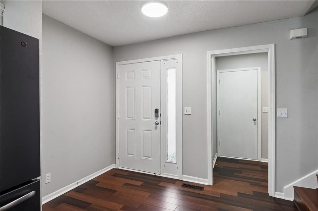 9747 N Lewis Avenue — photo 3