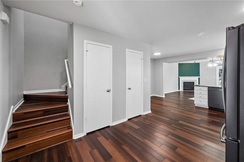 9747 N Lewis Avenue — photo 4