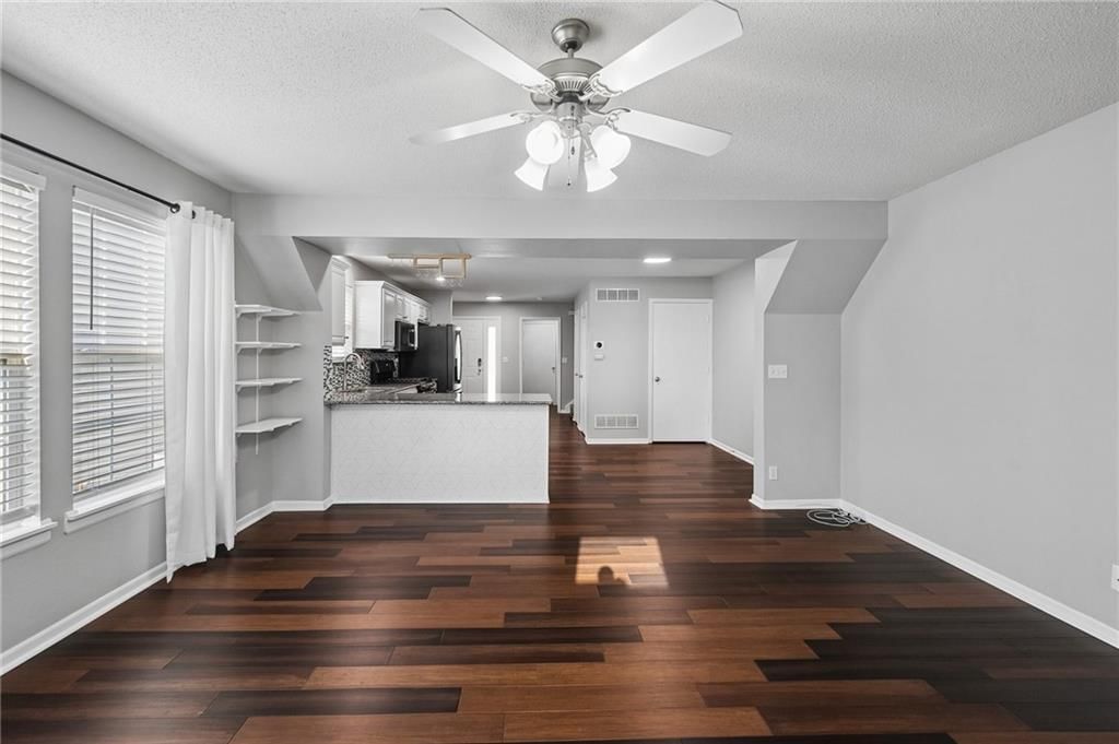 9747 N Lewis Avenue — photo 10