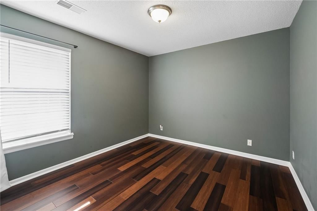 9747 N Lewis Avenue — photo 12