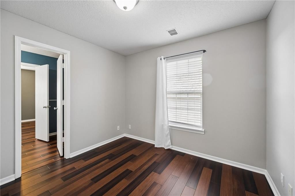 9747 N Lewis Avenue — photo 16