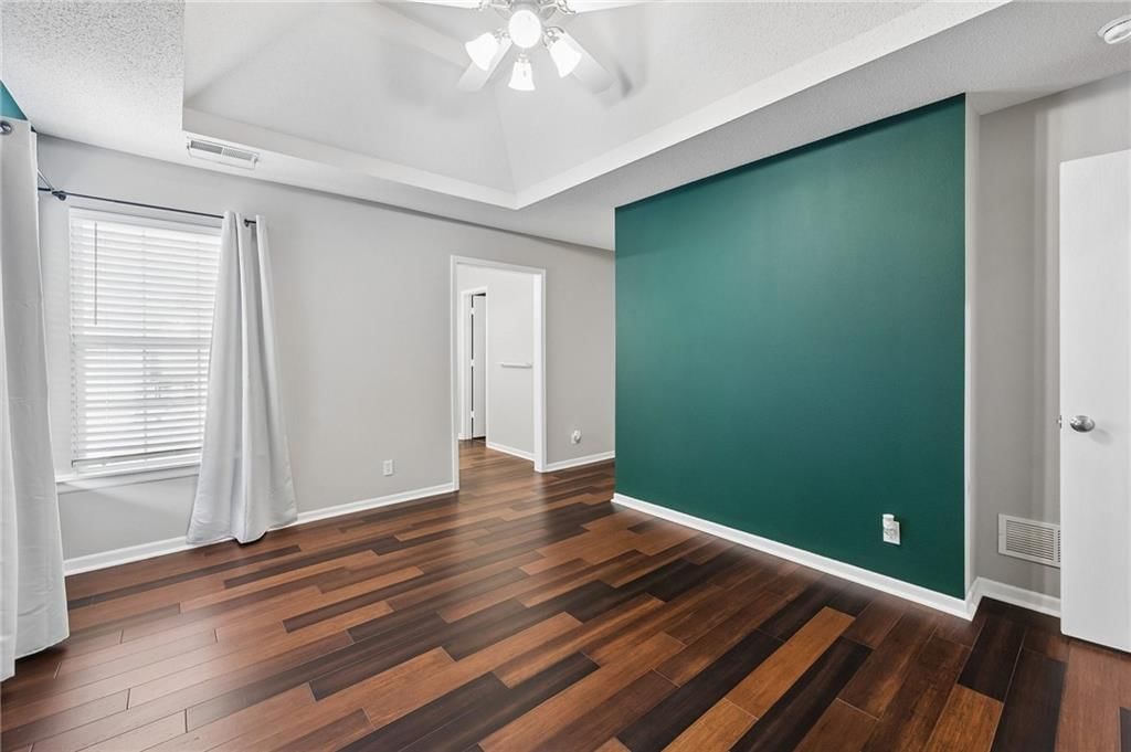 9747 N Lewis Avenue — photo 20