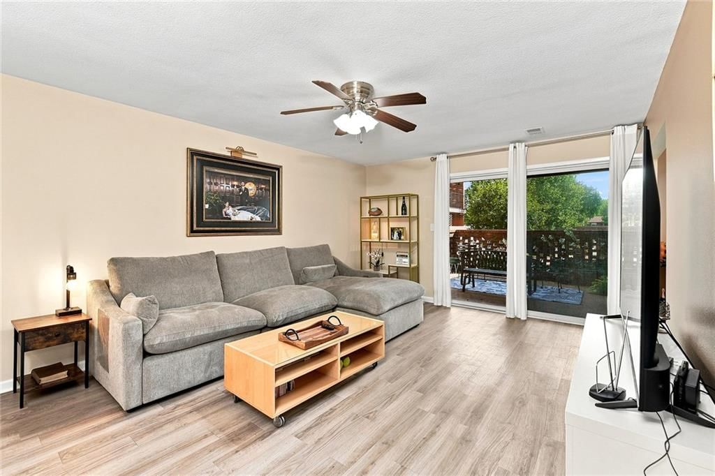 9622 Perry Lane, Overland Park, KS