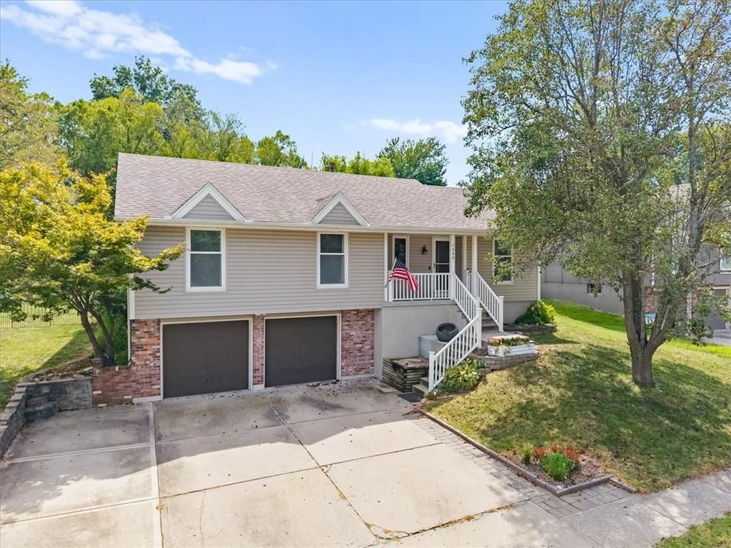 1206 SW Eastman Court, Blue Springs, MO