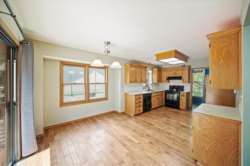 Photo 10 of 37 - 1206 SW Eastman Court, Blue Springs, MO 64015