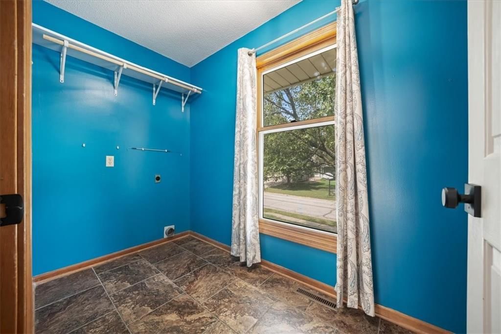 Photo 12 of 37, 1206 SW Eastman Court, Blue Springs, MO 64015