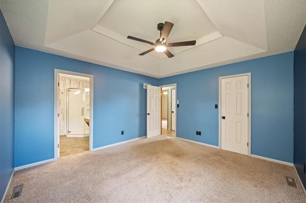 Photo 15 of 37 - 1206 SW Eastman Court, Blue Springs, MO 64015