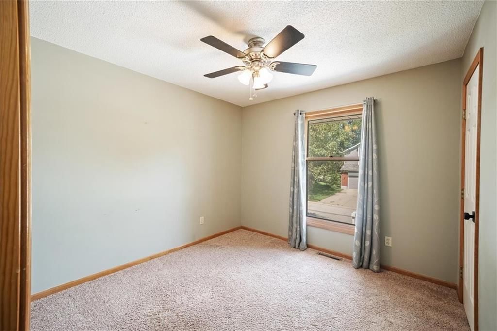 Photo 19 of 37 - 1206 SW Eastman Court, Blue Springs, MO 64015