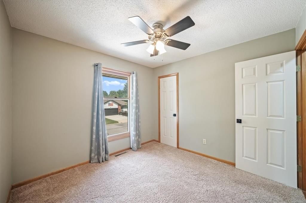 Photo 20 of 37 - 1206 SW Eastman Court, Blue Springs, MO 64015