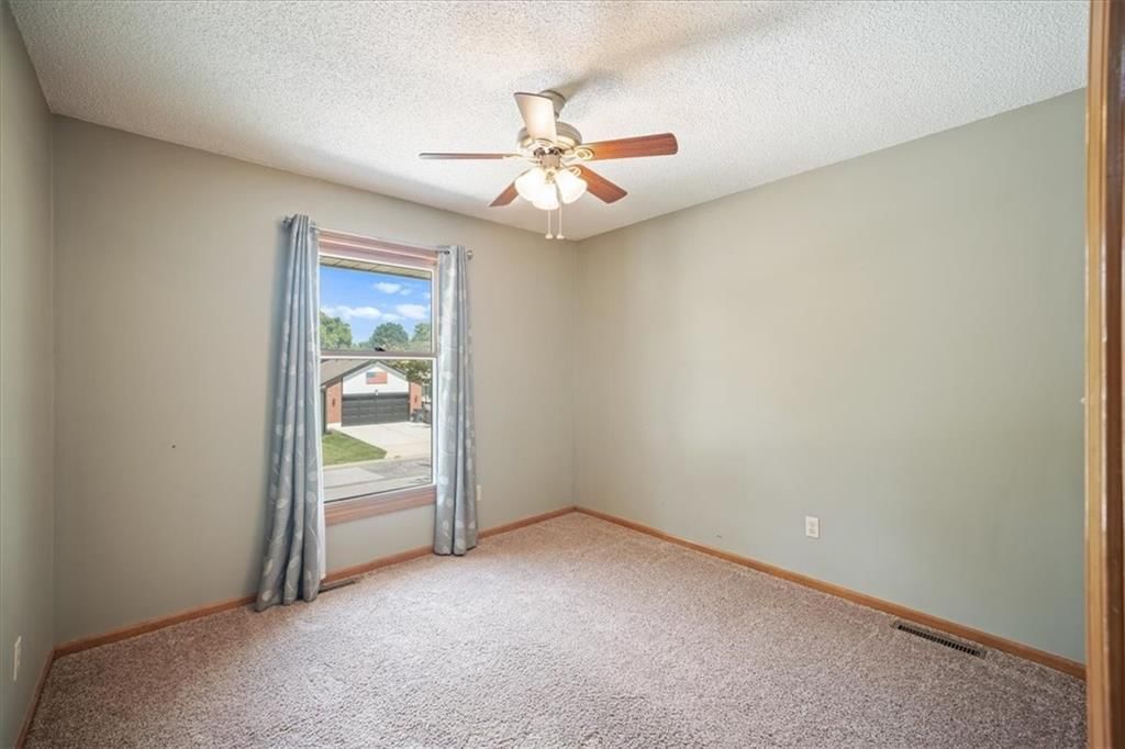 Photo 21 of 37 - 1206 SW Eastman Court, Blue Springs, MO 64015