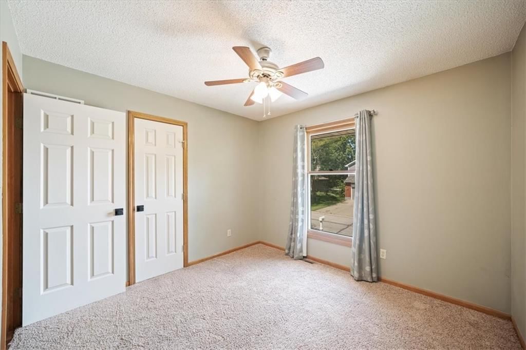 Photo 22 of 37 - 1206 SW Eastman Court, Blue Springs, MO 64015