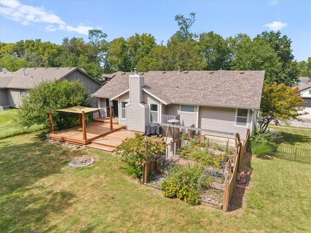 Photo 30 of 37 - 1206 SW Eastman Court, Blue Springs, MO 64015